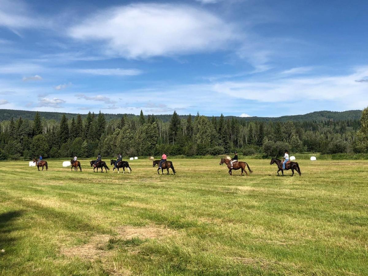 Hotel Wells Gray Guest Ranch Clearwater Zewnętrze zdjęcie